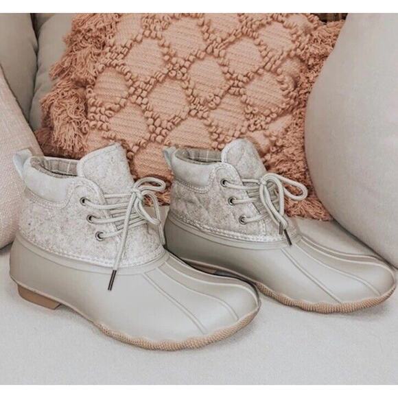 very g Shoes - Gypsy Jazz Women's Duck Boots size 6 New Ankle Booties Lace Up Quilted Design